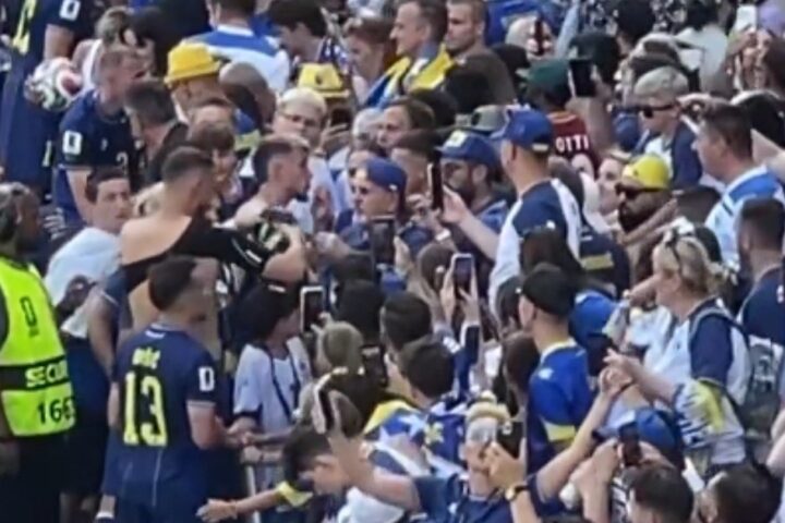 Džeko dres nakon pobjede protiv Katara darovao ocu Midhatu