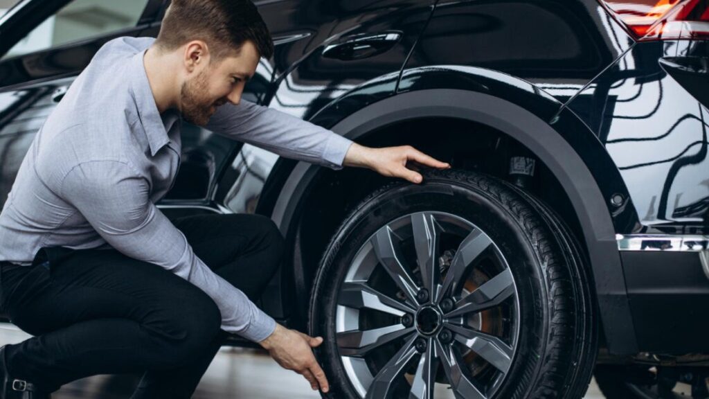 Ekstremne vrućine mogu oštetiti automobilske gume: kako ih zaštititi od sunca