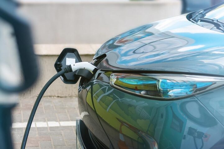 Električni automobili u maju prvi put prodavaniji od benzinskih u Evropi