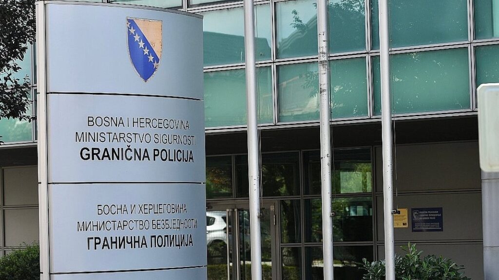 Hrvatska policija zaustavila službeni kombi GP BiH zbog prijevoza namještaja u Dalmaciju