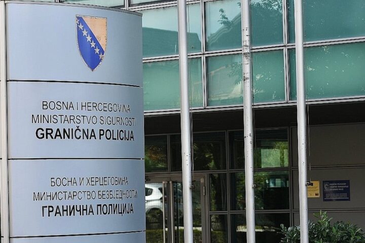 Hrvatska policija zaustavila službeni kombi GP BiH zbog prijevoza namještaja u Dalmaciju