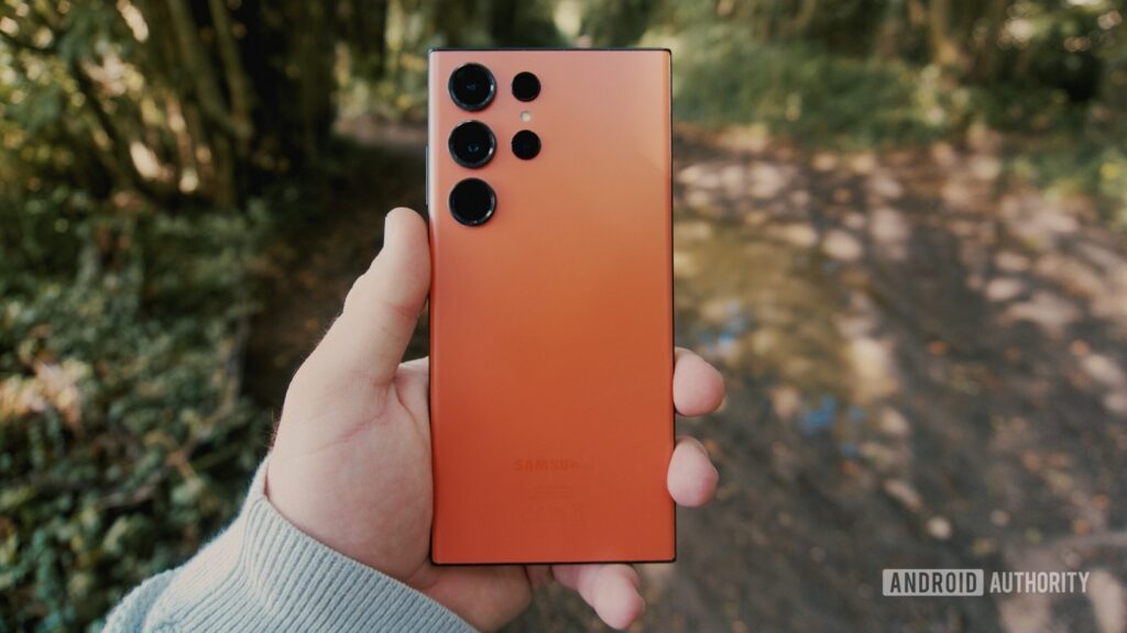 Korisnici Galaxy S23 prijavljuju zelene i ružičaste linije na zaslonu nakon ažuriranja na One UI 8.5