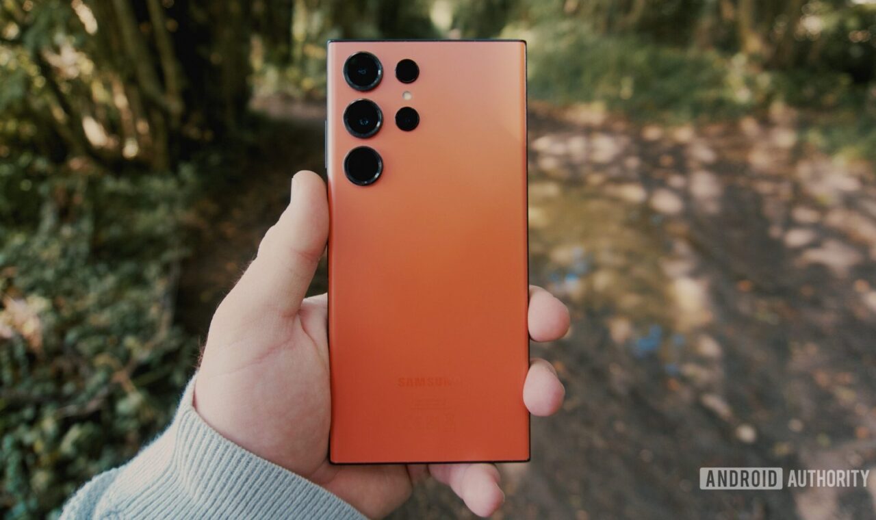 Korisnici Galaxy S23 prijavljuju zelene i ružičaste linije na zaslonu nakon ažuriranja na One UI 8.5