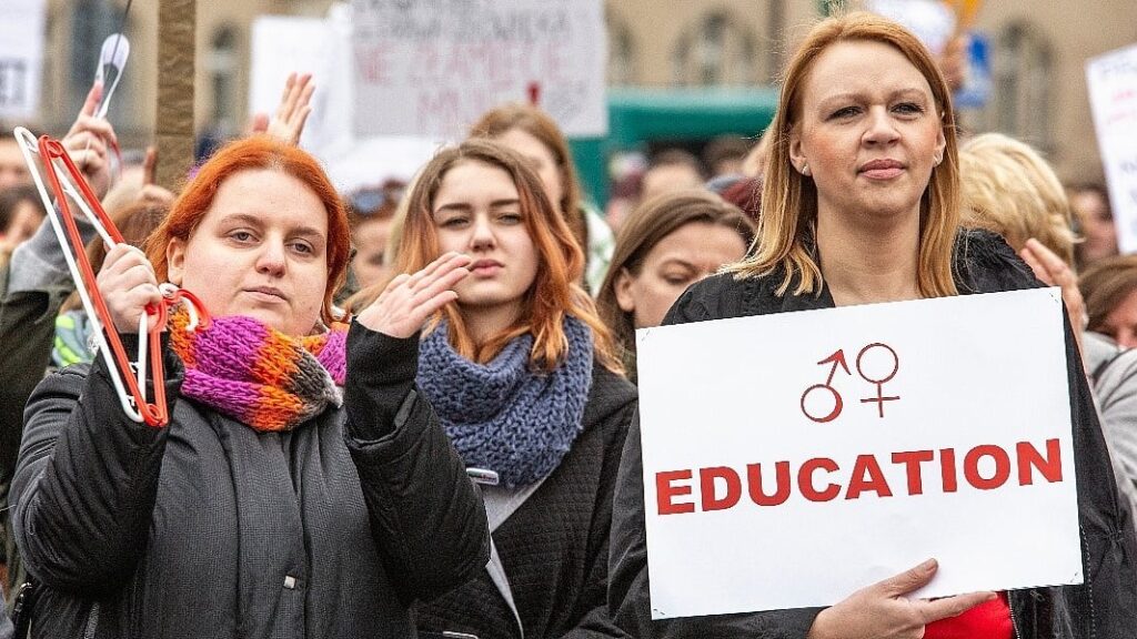 Mladi u BiH o tijelu i seksualnom zdravlju uglavnom uče sami, a školski sistem ostaje bez rješenja