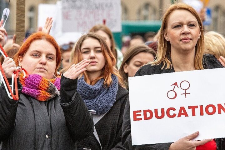 Mladi u BiH o tijelu i seksualnom zdravlju uglavnom uče sami, a školski sistem ostaje bez rješenja