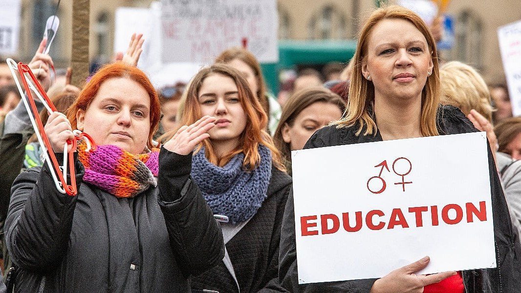 Mladi u BiH o tijelu i seksualnom zdravlju uglavnom uče sami, a školski sistem ostaje bez rješenja