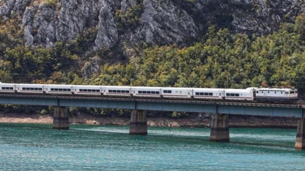 Na obnovljenoj liniji Sarajevo - Ploče kvar i otkriveni migranti u vlaku