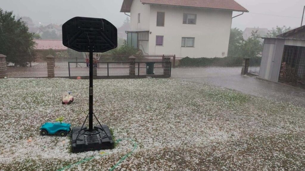 Nevrijeme pogodilo dijelove BiH, led zabijelio Bosanski Petrovac