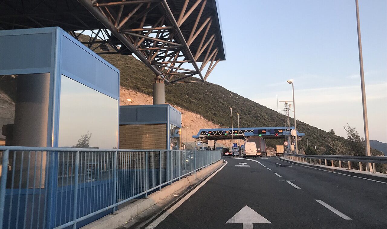 Border crossing between Croatia and Bosnia and Herzegovina