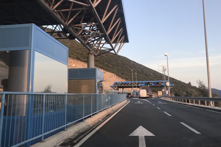 Border crossing between Croatia and Bosnia and Herzegovina