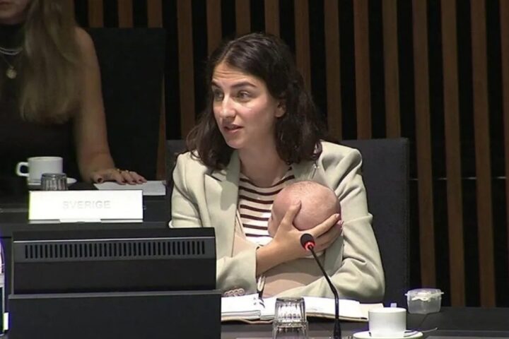 Švedska ministrica na sastanku Vijeća EU-a pojavila se s tromjesečnom bebom