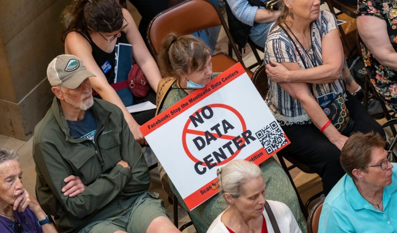Više od 75 projekata podatkovnih centara vrijednih 130 milijardi dolara blokirano u prva četiri mjeseca 2026.