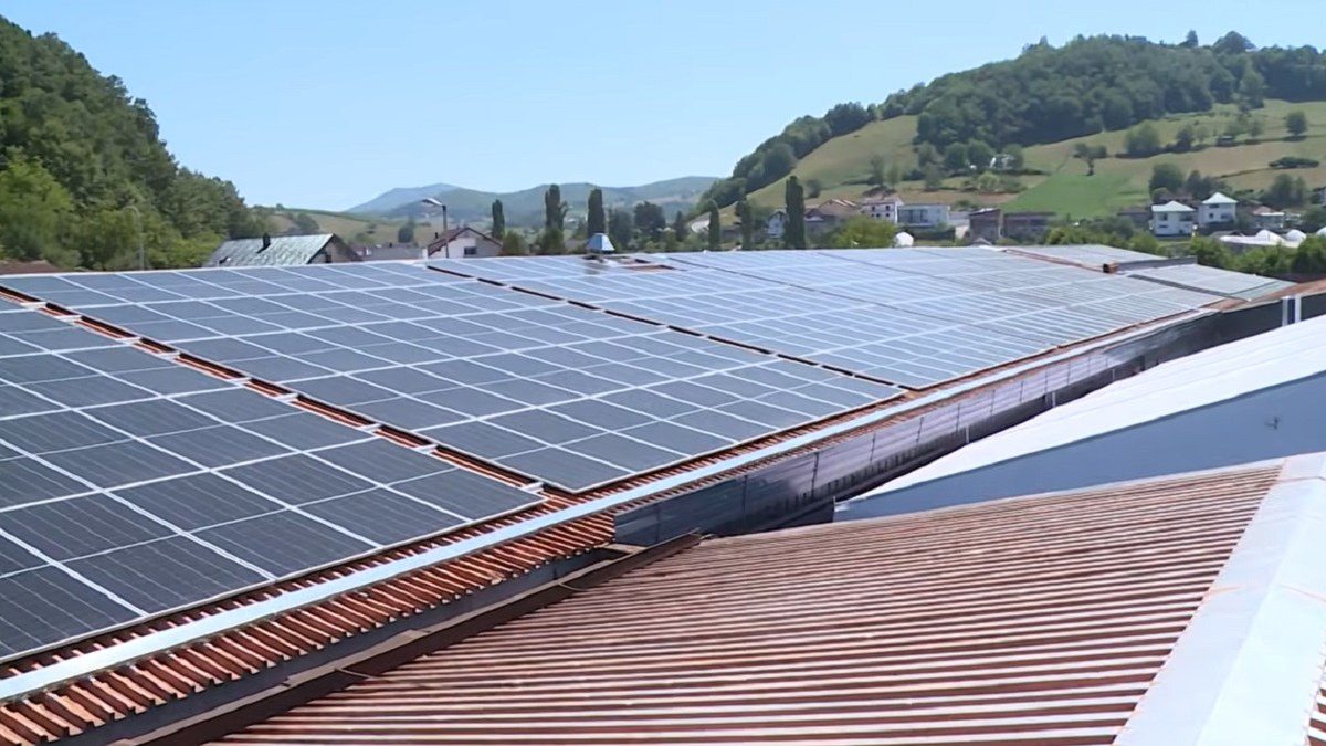 Akrobat u Bužimu pustio u rad solarnu elektranu vrijednu pola miliona KM