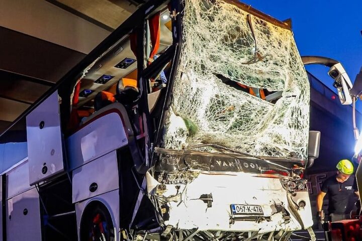 Autobus iz BiH udario u vozilo za osiguranje gradilišta kod Stuttgarta, pet državljana BiH povrijeđeno