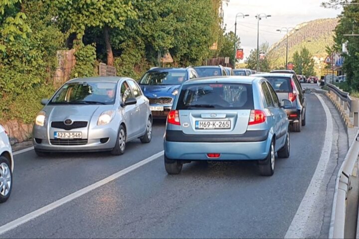 BIHAMK: Očekuje se pojačan promet vozila širom BiH, vozačima savjetovan oprez