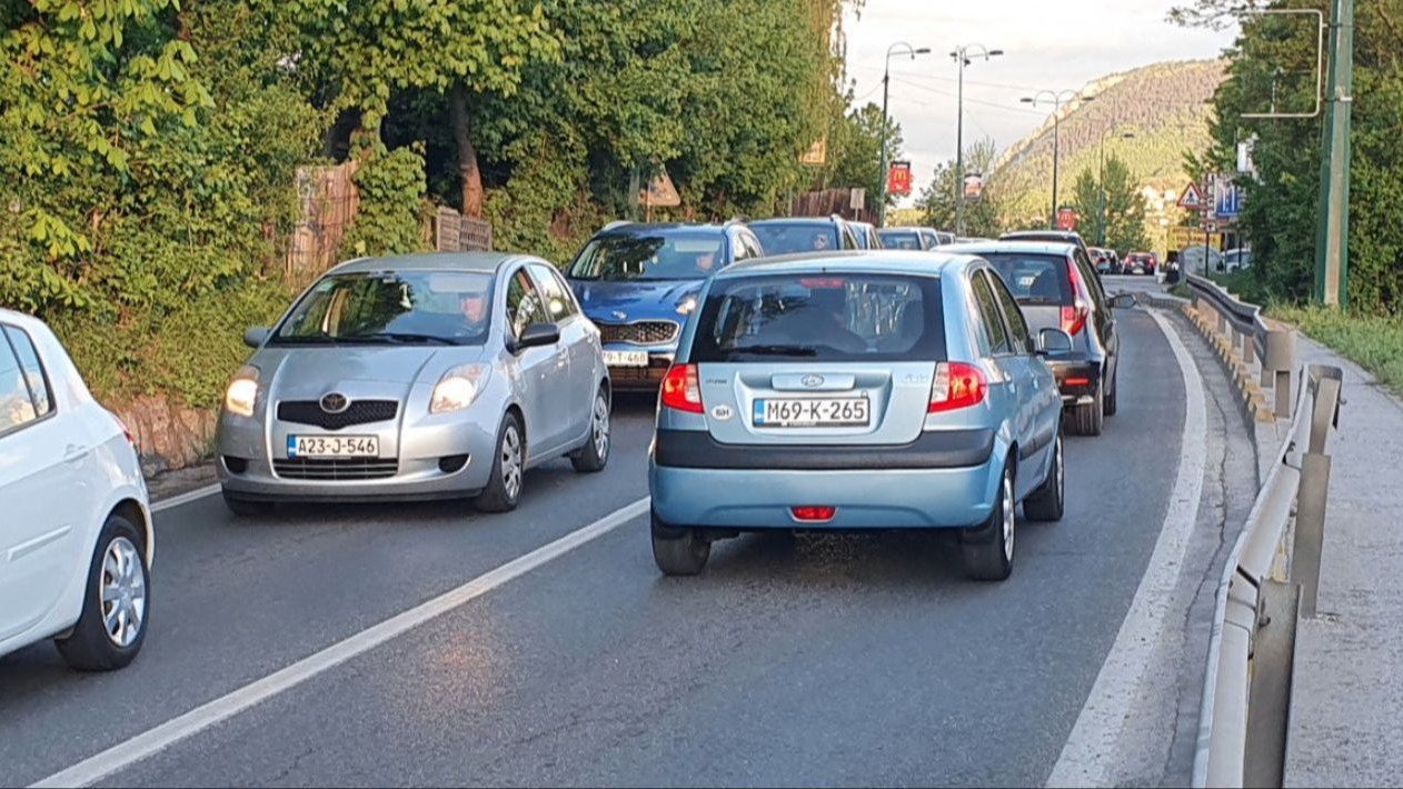 BIHAMK: Očekuje se pojačan promet vozila širom BiH, vozačima savjetovan oprez