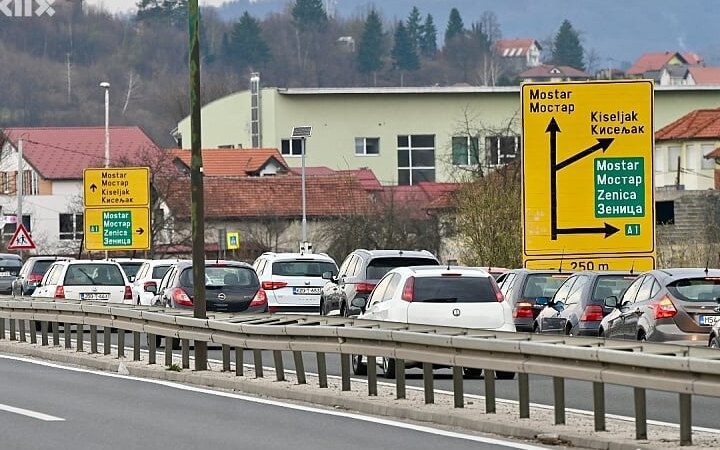 BIHAMK: zbog kiše, vjetra i radova vozači u BiH trebaju voziti oprezno