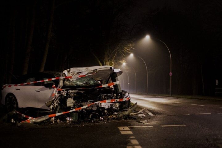 Bivši MMA borac izbjegao zatvor nakon udara automobilom u policijsku stanicu