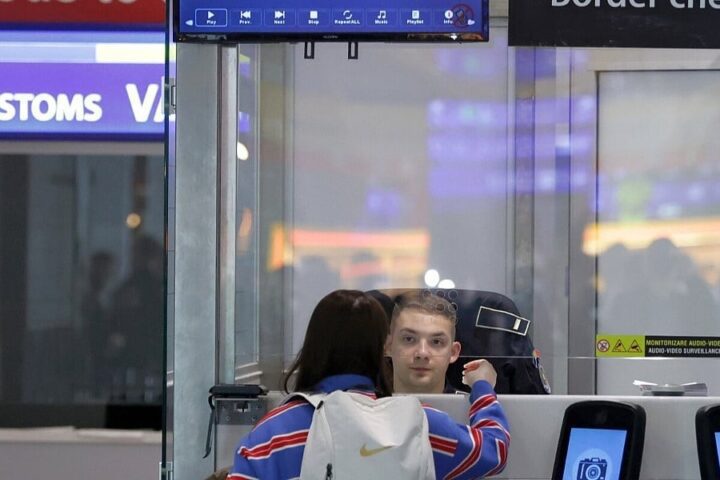 Britanka zadržana na aerodromu u Rumuniji zbog zamjene za blizankinju, EES opet pod povećalom
