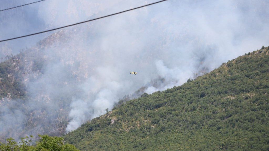 Čak 18 požara u HNŽ-u u jednom danu, u Čapljini bili ugroženi plastenici