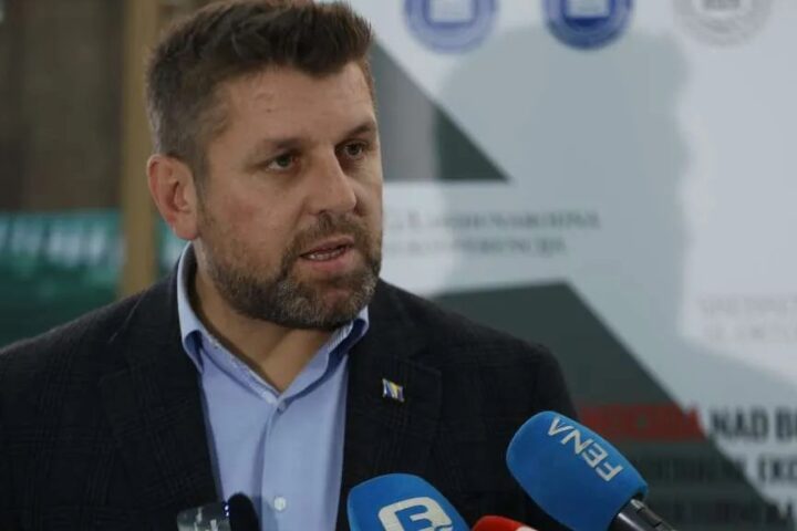 Ćamil Duraković poručio da političari koriste AI za „pisanje gluposti po internetu“