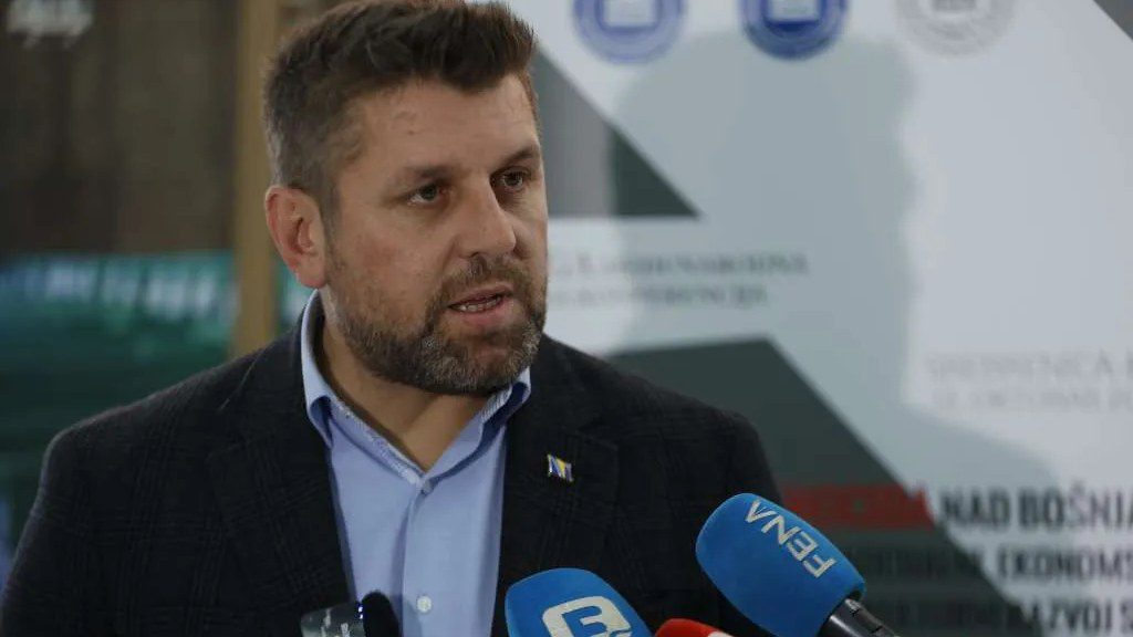 Ćamil Duraković poručio da političari koriste AI za „pisanje gluposti po internetu“