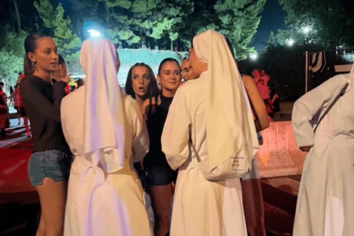 Časne sestre i franjevci na Ultri nudili molitvu, ispovijed i čudotvorne medaljice