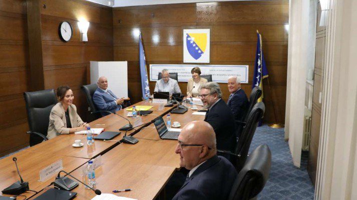 CIK BiH kaznio SNSD, SDP, DF i „Volju naroda” zbog preuranjene kampanje