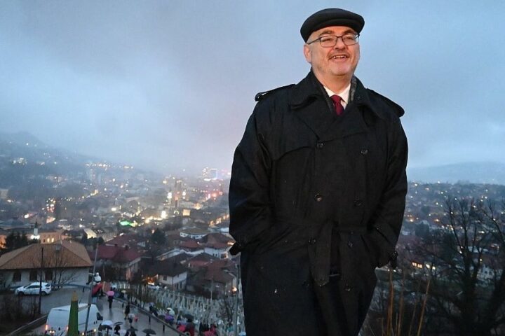 Crishock privremeno ostaje na čelu OHR-a dok EU i SAD ne postignu dogovor