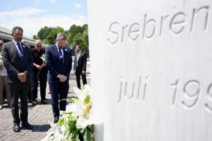 Delegacija EU u BiH odala počast žrtvama genocida u Srebrenici