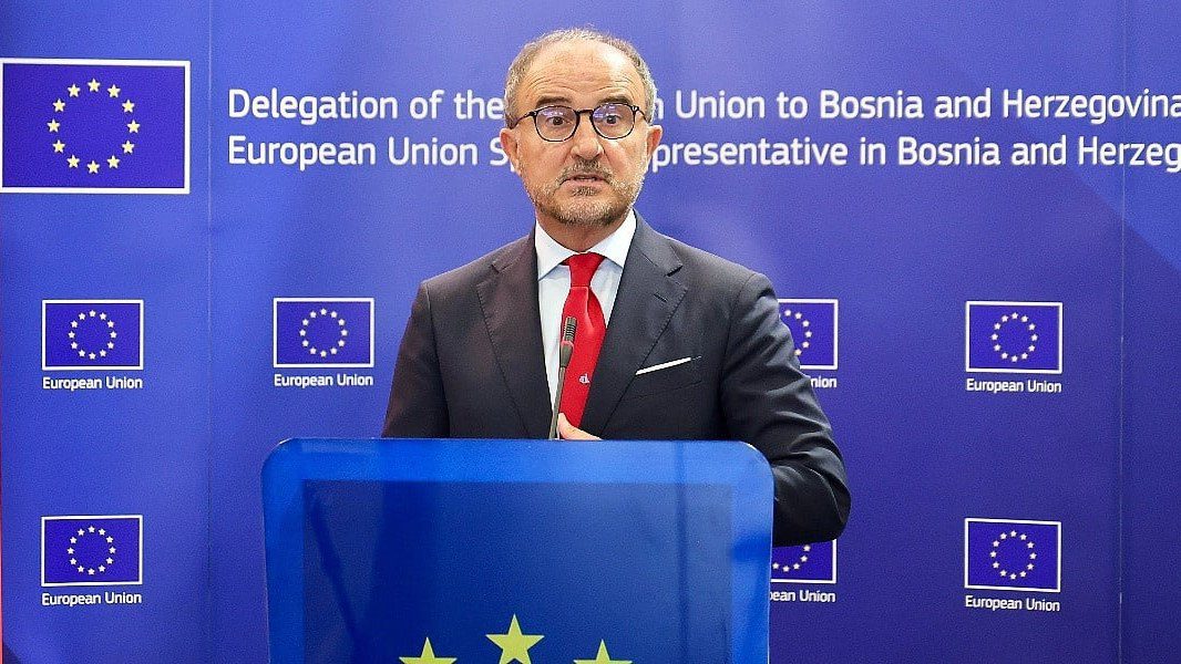 Delegacija EU u BiH odala počast žrtvama ukopanim u Potočarima