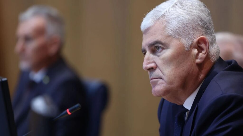 Dom naroda počeo raspravom o dnevnom redu, izaslanici optužili Čovića za kršenje Poslovnika