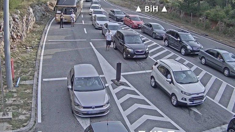 Gužve na pet graničnih prijelaza pri izlasku iz BiH