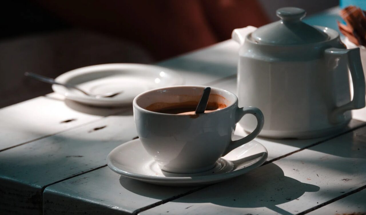 Kafa na prazan želudac: što kaže praksa i kada može smetati