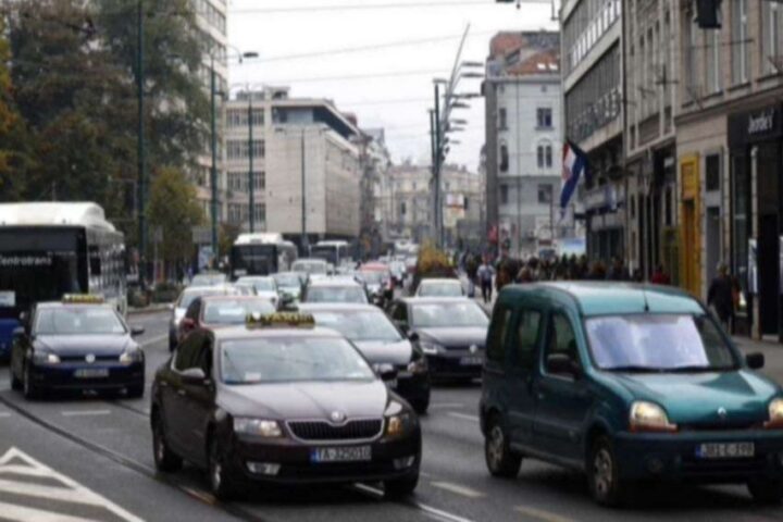 Kiša usporila vožnju u BiH, BIHAMK upozorava na radove i gužve