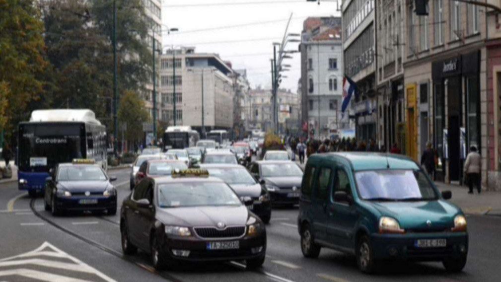 Kiša usporila vožnju u BiH, BIHAMK upozorava na radove i gužve