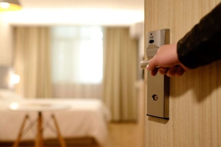 Kolike su plaće sobarica u hotelima i apartmanima u Hrvatskoj: iznosi, smještaj i obroci u fokusu rasprave