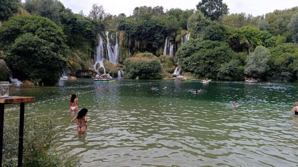 Kravice u Hercegovini: prirodni amfiteatar koji privlači posjetitelje tijekom cijele godine