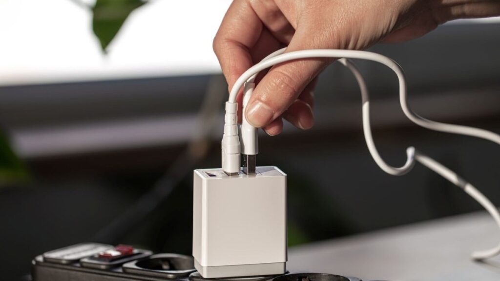 Lažni USB punjači s interneta mogu biti opasni: testovi otkrili rizik od požara, eksplozije i strujnog udara