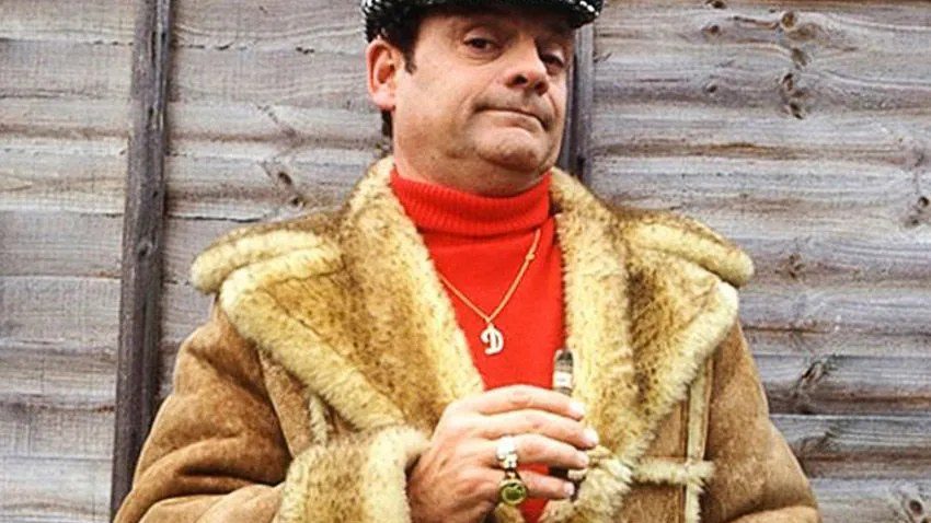 Legendarni Del Boy fotografisan ispred hotela u Southendu, David Jason i dalje privlači pažnju