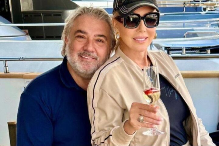 Lepa Brena u biznis klasi uz šampanjac, Boba i Viktor na moru u Italiji