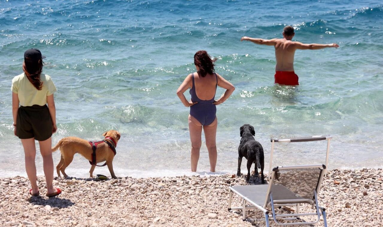 Manje gužve na dijelovima hrvatskog Jadrana: Zagrepčanka opisala praznije plaže, trajekte i ugostiteljske objekte