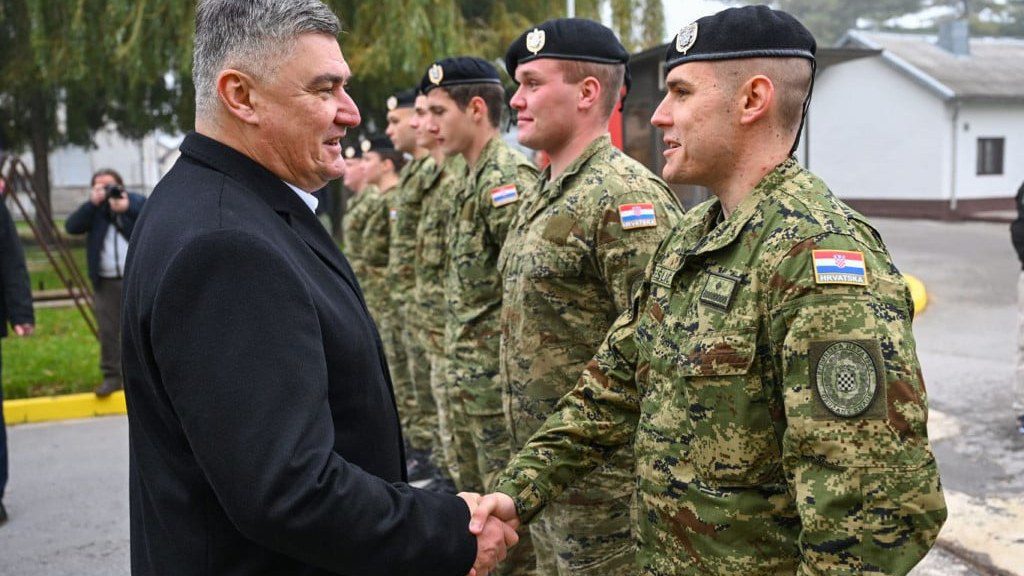 Milanović: Hrvatska vojska neće u Pariz, Kundid neće dati ostavku