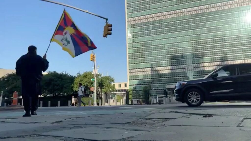 Muškarac se zapalio ispred sjedišta UN-a u New Yorku, policija nije objavila identitet