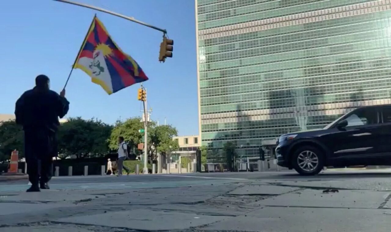 Muškarac se zapalio ispred sjedišta UN-a u New Yorku, policija nije objavila identitet