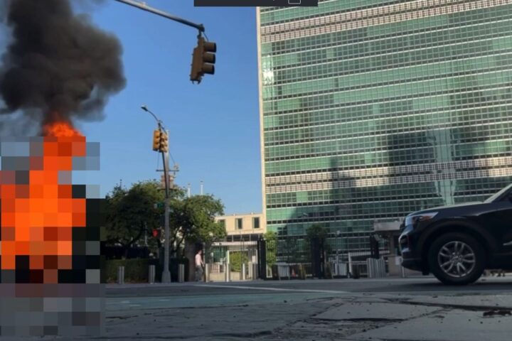 Muškarac se zapalio ispred sjedišta UN-a u Njujorku, prevezen je u Bellevue u kritičnom stanju