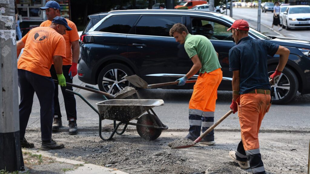 Na gradilištima na plus 37 bez obveznih mjera: u RS preporuke, u EU šatori za rashlađivanje i voda