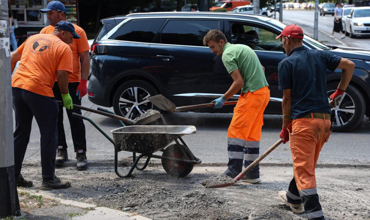 Na gradilištima na plus 37 bez obveznih mjera: u RS preporuke, u EU šatori za rashlađivanje i voda