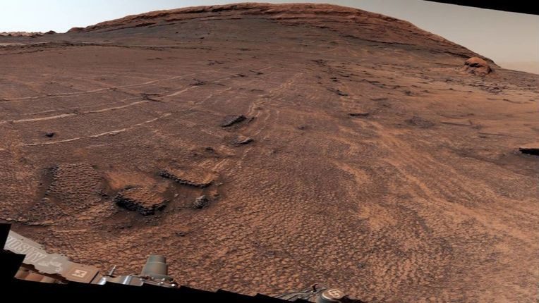 NASA-in rover Curiosity na Marsu otkrio veliko područje poligonalnih pukotina