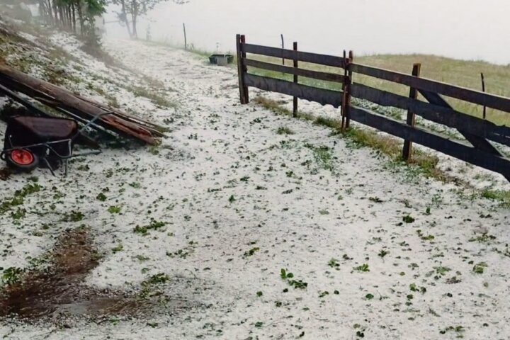 Nevrijeme i led pogodili Vlašić, sutra ponovno nestabilno vrijeme u BiH